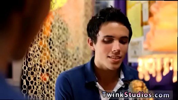 Männer in Fußballduschen haben schwulen Sex und einen romantischen Gey-Film Jason