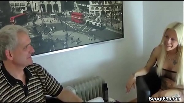 Alter Opa darf junge geile Teenymaus ficken