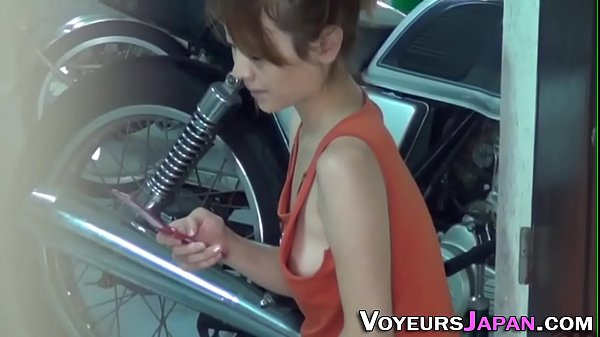 Modelli di ragazze giovani e impertinenti