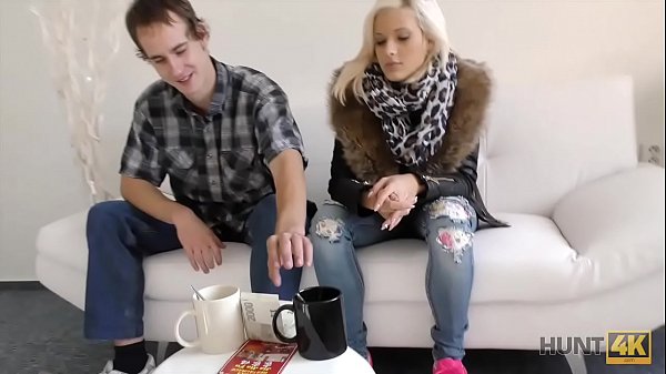 CHASSE4K. Un mec laisse son voisin baiser sa future femme en échange d'argent