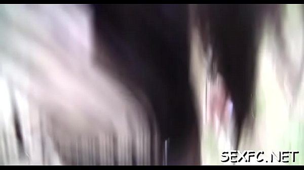 Putas amantes de los pomos apenas desnudas poniéndose manos a la obra