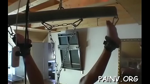 Peut-être que le châtiment des mamelons pervers est l'avenir de l'action sexuelle sauvage