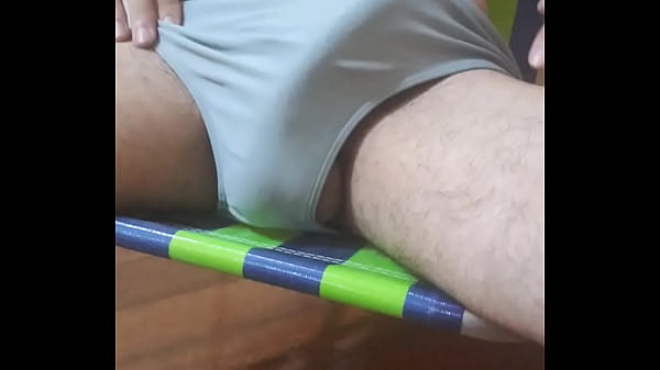 Giovane ragazzo dotato che gioca da solo. Qualcuno che possa aiutare?