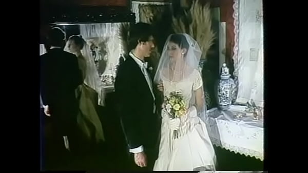 lo strizzacervelli Paul Thomas ha proposto alla sua bellissima bionda paziente un trattamento di prova della sua anestesia sessuale utilizzando speciali tecniche di letargia indotta