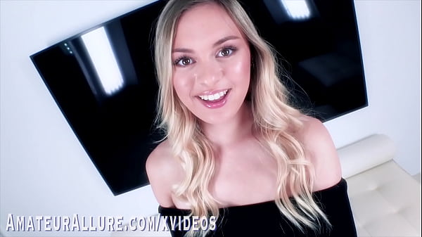 Fellation sexy, une ado s'amuse