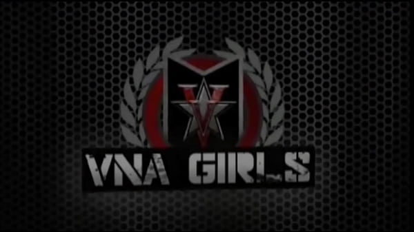 Geiler Klempner stopft dieses Loch! Hausfrau Charlee Chase wird gefickt!