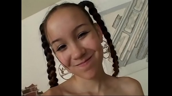 Die junge, süße Hawaiianerin Amai Liv ist bereit, ihr Vorsprechen im Herb Collins-Projekt „POV Casting Couch“ zu beginnen.