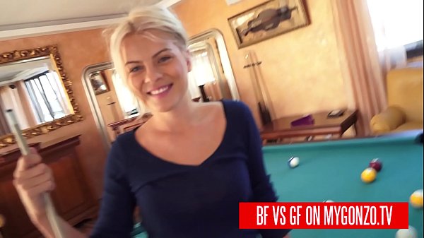 Fidanzato VS Fidanzata: la versione di Titus Steel e Jasmine Rouge dello strip poker è una sfida al tavolo da biliardo