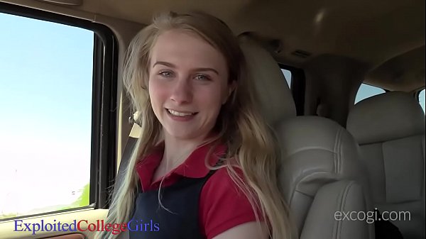 ¡Charlotte de 18 años recibe una polla dura en su boca pequeña y su pequeño chocho adolescente!