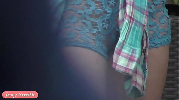 Jeny Smith camina en público con shorts transparentes. Momentos reales y deslumbrantes