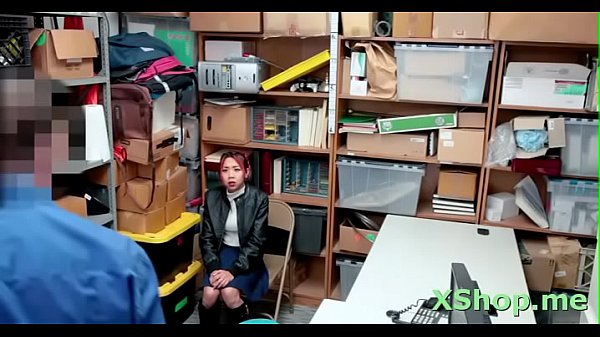 La mignonne Kimberly Chi souffle avec une baïonnette de bœuf prête pour le sexe