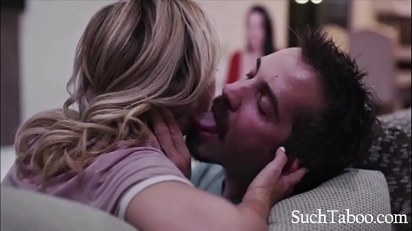 Future Darkly -Maison intelligente de l'horreur - Angela White