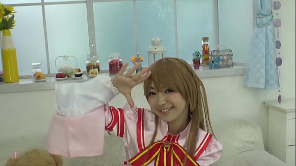 [Atributos más fuertes] Tres cambios en el cosplay de una linda chica, incluso su expresión de vergüenza cuando se voltea el sostén para ver sus pezones se siente erótica.