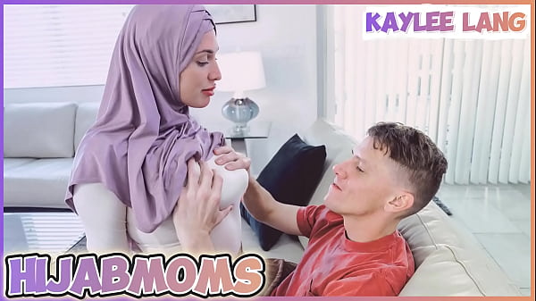 Sposato con la discreta e arrapata milf araba Kaylee Lang