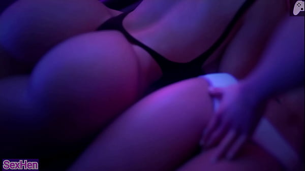 ¡Tocando los dedos a dos MILFs calientes! Las toco delante de todos, luego me masturbo y me corro sobre ellas sin piedad | Apocalusto | Ep5 | Juego hentai