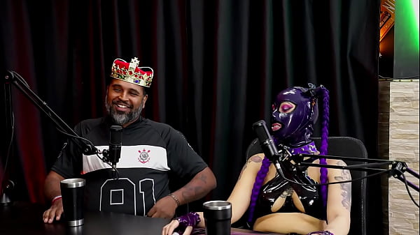 He always heard about sadomasochism, he had his first experience with foot therapy, he talked about how they met, and the relationship works... - Madame Agatha and Jeff Neg&atilde_o (King of Interviews)