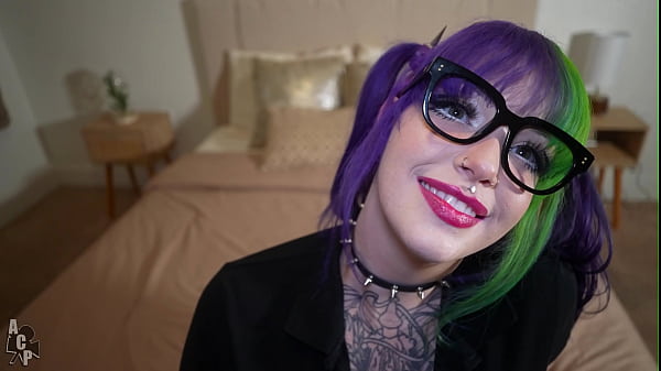 Il preside di un prestigioso college viene licenziato dopo aver scopato una nota studentessa e averle dato un voto positivo