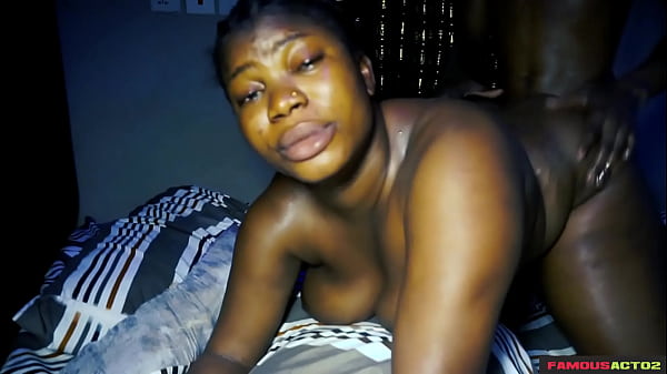 MEINE Stiefschwester, vollbusige Schwester in meinem Schlafzimmer, versuchte sich vor ihrer Schwester zu verstecken, und sie rannte auch in meinen Zimmertausch, und mein Schwanz war in ihr und sie bedankte sich für alles