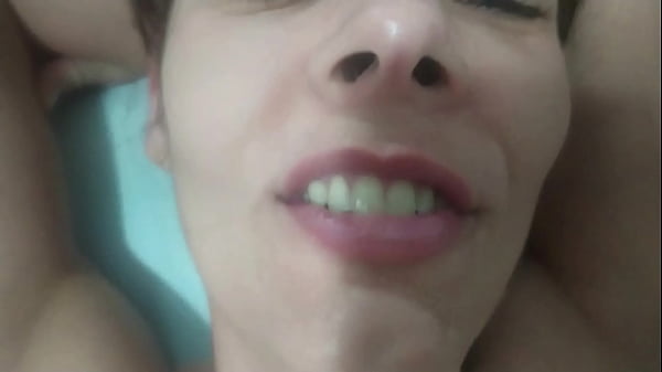 Otro video de la evangélica que fue expulsada de la iglesia por tener un video filtrado de ella follándose a un chico de 18 años después del servicio