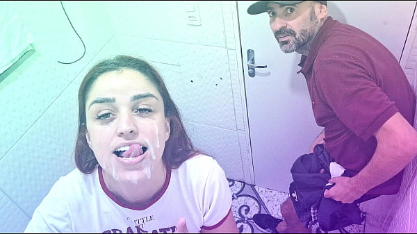 Safada fode com estranho no banheiro de um bar!