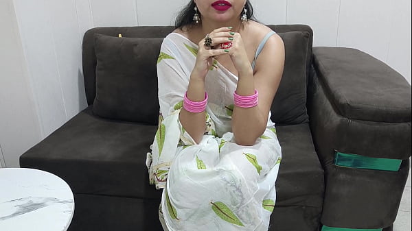 Matrigna indiana scopata dal figliastro con parole sporche mentre papà era fuori casa