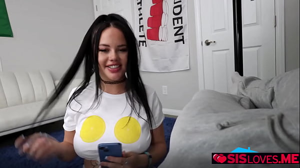 Madalina Moon scatta altre foto del cazzo di Joshua e se lo mette anche in bocca con le scuse più strane