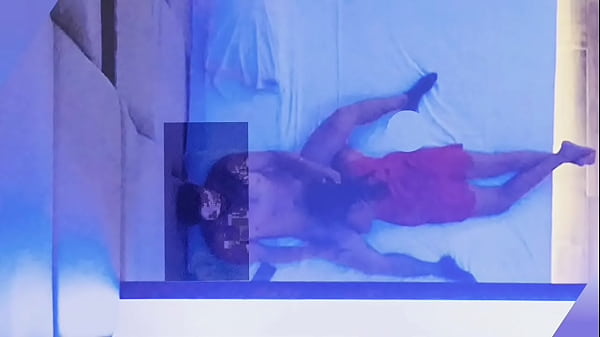 Chupando culo de macho, morena caliente me pasa la lengua por el culo