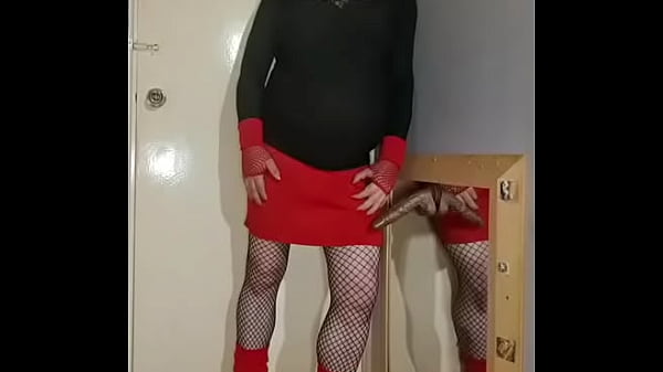 Wenn ich nur einen echten Schwanz hätte, würde ich dir nicht meine Blowjob-Fähigkeiten mit diesem Dildo zeigen. Ich würde dir zeigen, wie gut ich mit einem echten Schwanz bin, stattdessen mit dem 1-Stimme-Wichser