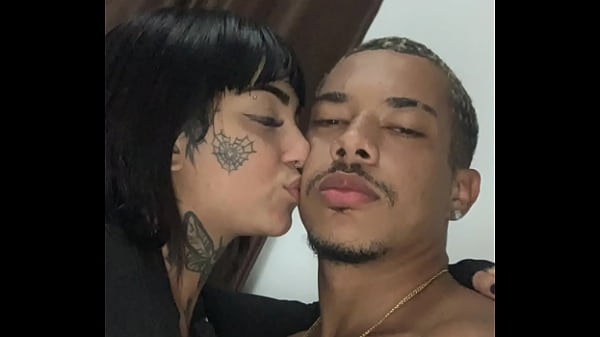 Trapelato online! Famosinha perde il telefono e trapelano video con un giocatore del settore giovanile del Flamengo