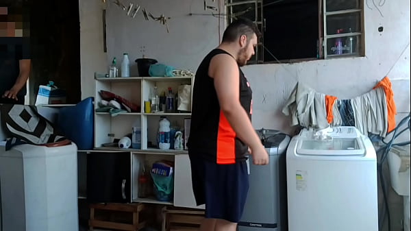 Preview_via Il vicino dotato mi ha colto impreparato e mi ha scopato lì nel cortile senza preservativo (COMPLETO)