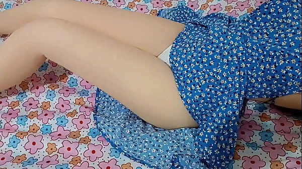 Lebhafte, kokette Nachbarin, die darauf aus ist, vom Duft ihrer Haut penetriert zu werden. ERSTER ANALSEX, HARDCORE UND SPERMA IN EINER MILF MIT GROSSEM ARSCH (18 Jahre alt)