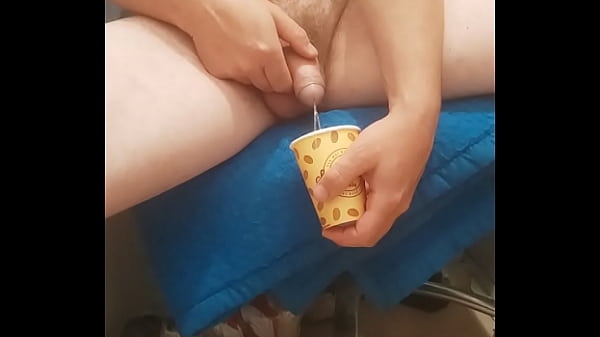 VID 313 Masturbation trinken Pisse Analpenetration (7min)