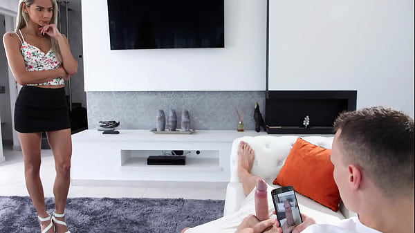 La matrigna sa come farlo bene Charlie Dean, Veronica Leal