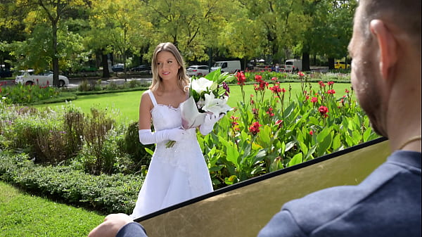 La futura sposa Rebecca Volpetti si gode la scopata anale dall'assistente del fotografo Hung (promo)