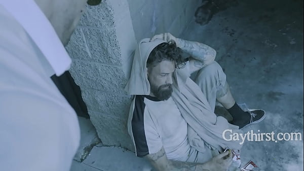 Verrückter holt einen Obdachlosen ab, um aufzuräumen und zu ficken – Roman Todd, Alpha Wolfe