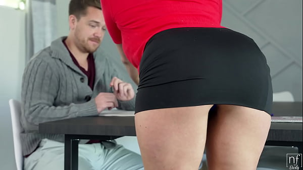 Caldo per lo studente Kyle Mason, Mona Azar