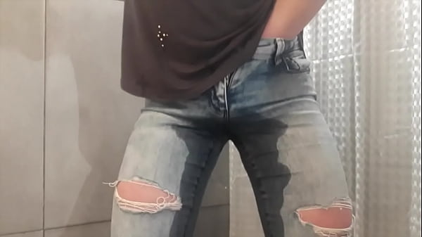 Compilazione di 8 video dei miei jeans e pantaloni che bagnano e dei tacchi alti