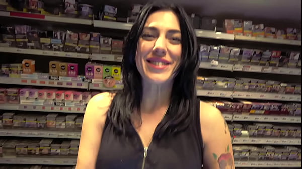 Sabrina, belle italienne, veut une bonne bite fran&ccedil_aise